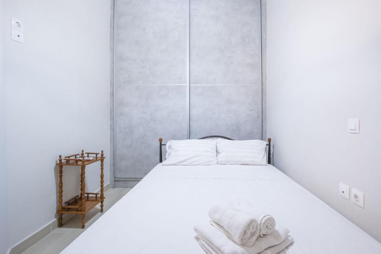 Bright Apartment In Pireu Exterior foto